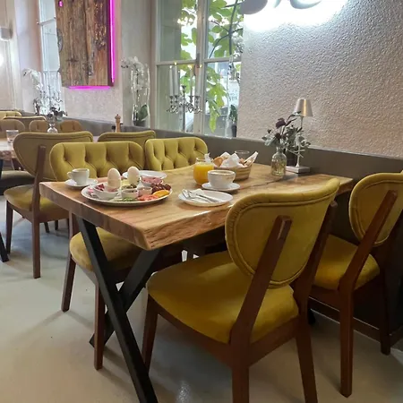 Nydeck Hotel